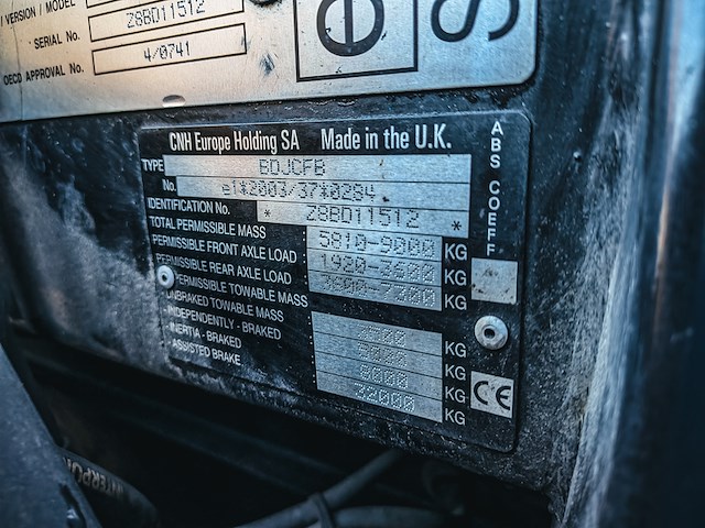 Land- of bosbouwtrekker met voorlader new holland, t6060, bouwjaar 2006 - afbeelding 16 van  30