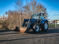 Land- of bosbouwtrekker met voorlader new holland, t6060, bouwjaar 2006