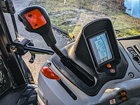 Land- of bosbouwtrekker met voorlader new holland, t6060, bouwjaar 2006 - afbeelding 22 van  30