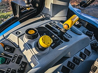 Land- of bosbouwtrekker met voorlader new holland, t6060, bouwjaar 2006 - afbeelding 24 van  30