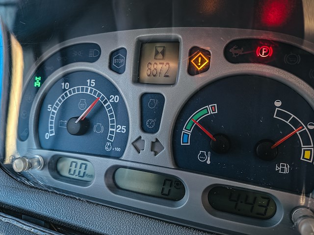 Land- of bosbouwtrekker met voorlader new holland, t6060, bouwjaar 2006 - afbeelding 27 van  30