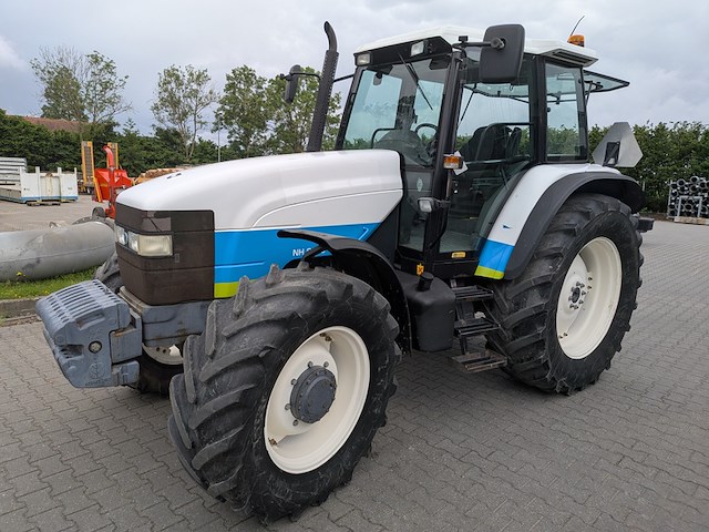 Land- of bosbouwtrekker, new holland, 8160, 2000 - afbeelding 1 van  68