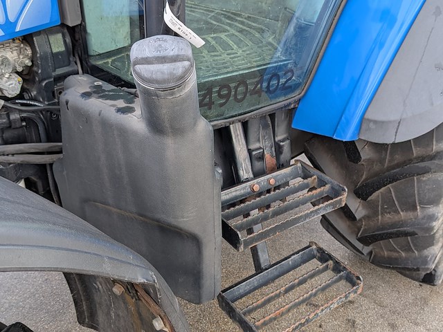 Land- of bosbouwtrekker, new holland, t5040, 2010 - afbeelding 4 van  33
