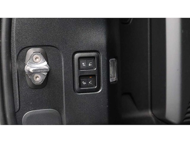 Land rover - defender 110 - 5.0 p525 110 v8 c ed - x-310-zg - 2023 - afbeelding 11 van  19