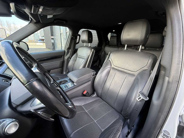 Land rover - discovery - 2.0 se td4 - car - 2017 - afbeelding 16 van  28