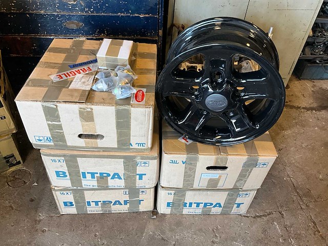 Land rover 16” lichtmetalen velgenset 5x165,1 / 7jx16eh2 (5 velgen) - afbeelding 1 van  10