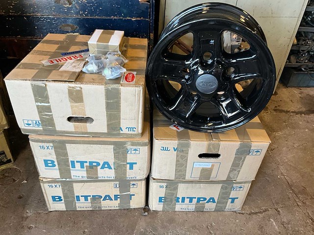 Land rover 16” lichtmetalen velgenset 5x165,1 / 7jx16eh2 (5 velgen) - afbeelding 6 van  10