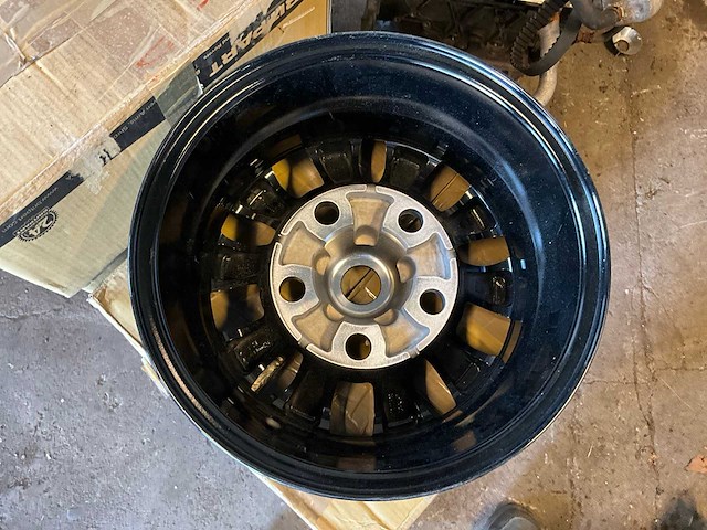 Land rover 16” lichtmetalen velgenset 5x165,1 / 7jx16eh2 (5 velgen) - afbeelding 4 van  7