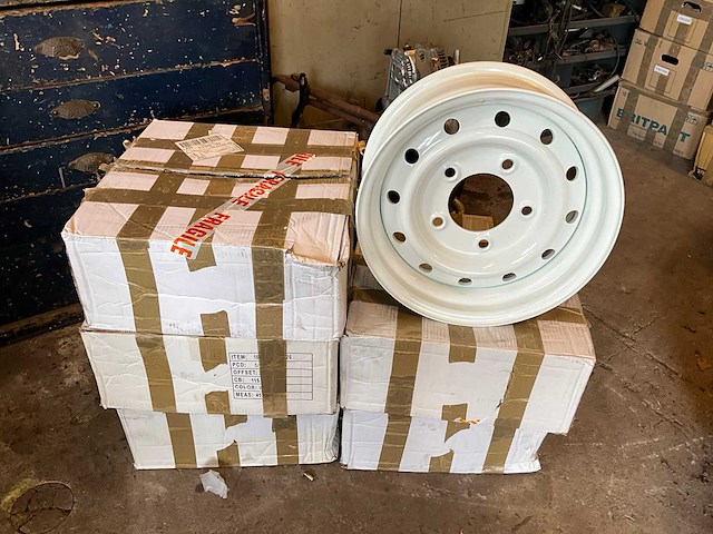 Land rover 16” stalen velgenset 5x165,1 / 16x61/2jj (5 velgen) - afbeelding 1 van  5