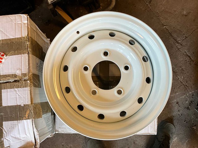 Land rover 16” stalen velgenset 5x165,1 / 16x61/2jj (5 velgen) - afbeelding 3 van  5
