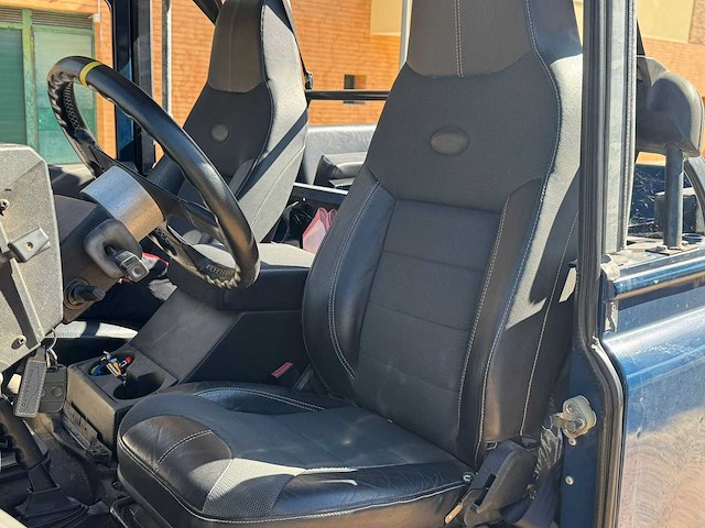 Land rover defender 90 2.5 td5 soft top | vtt-57-k - afbeelding 8 van  30