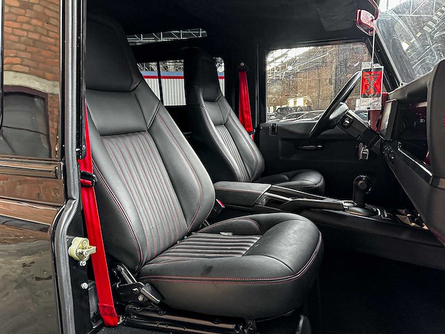 Land rover defender 90 v8 ls3-motor 430pk 1996 - afbeelding 7 van  36