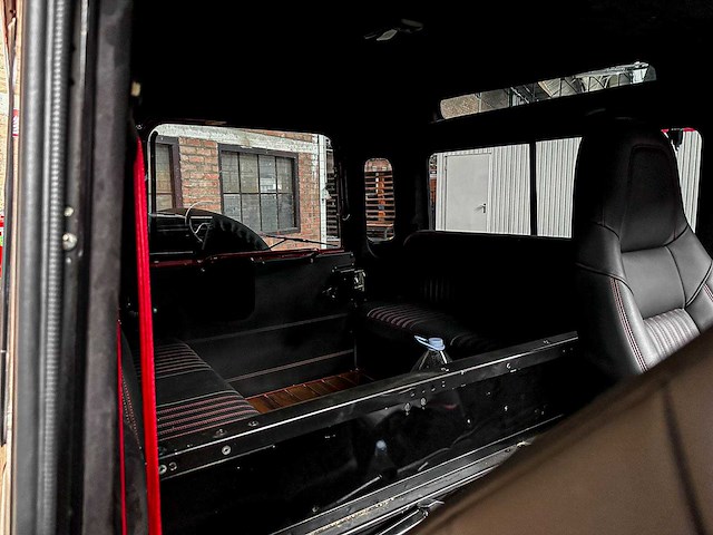 Land rover defender 90 v8 ls3-motor 430pk 1996 - afbeelding 8 van  36