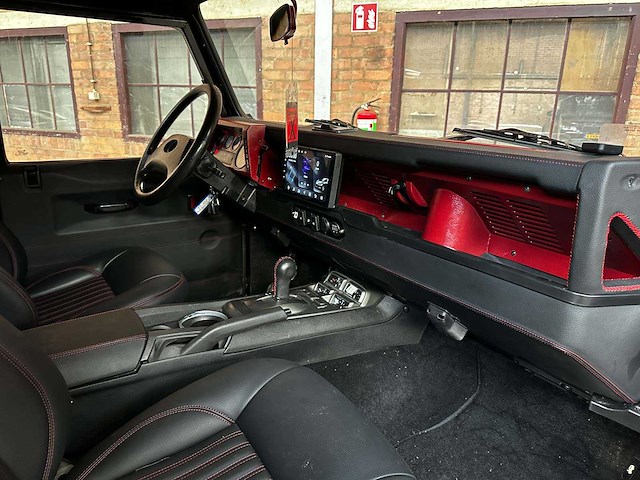 Land rover defender 90 v8 ls3-motor 430pk 1996 - afbeelding 29 van  36