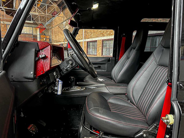 Land rover defender 90 v8 ls3-motor 430pk 1996 - afbeelding 35 van  36