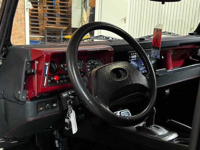 Land rover defender 90 v8 ls3-motor 430pk 1996 - afbeelding 16 van  36