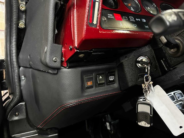 Land rover defender 90 v8 ls3-motor 430pk 1996 - afbeelding 22 van  36