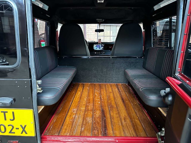 Land rover defender 90 v8 ls3-motor 430pk 1996 - afbeelding 25 van  36