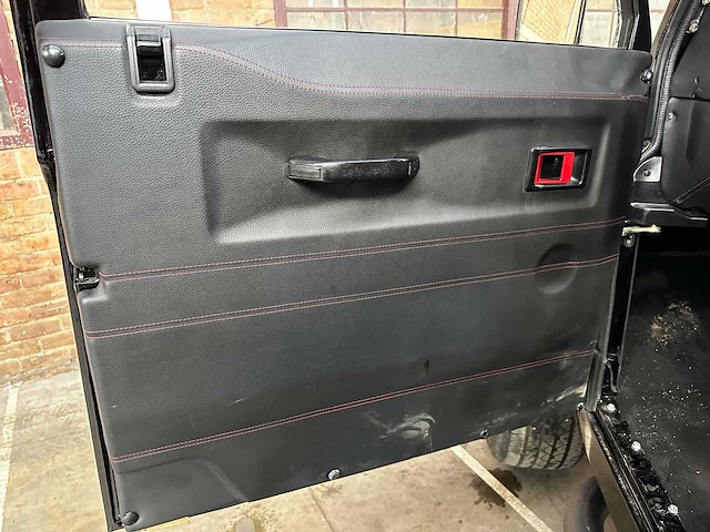 Land rover defender 90 v8 ls3-motor 430pk 1996 - afbeelding 10 van  16
