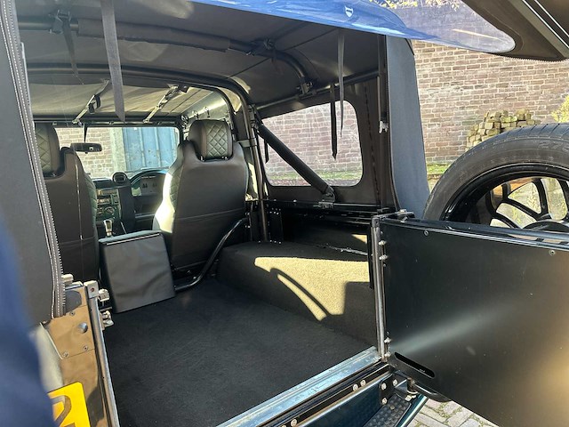 Land rover defender l315 700hp (5.0 v8 mustang-engine) 1985 - afbeelding 41 van  50