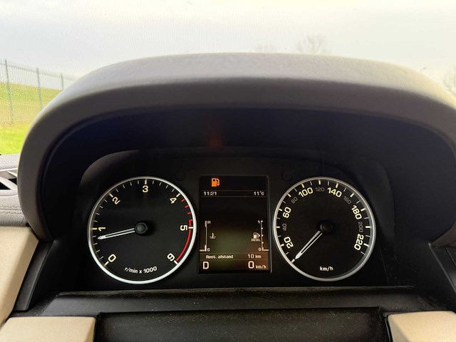 Land rover discovery 3.0 sdv6 black&white automaat; 52-rsv-1 - afbeelding 17 van  31