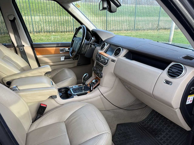 Land rover discovery 3.0 sdv6 black&white automaat; 52-rsv-1 - afbeelding 29 van  31