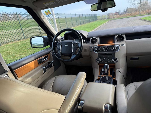 Land rover discovery 3.0 sdv6 black&white automaat; 52-rsv-1 - afbeelding 7 van  31