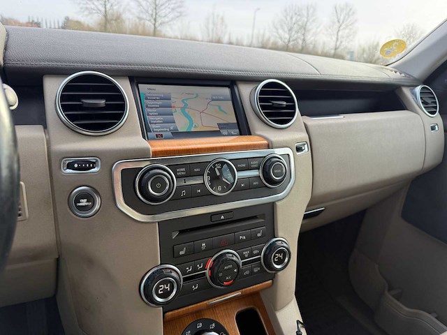 Land rover discovery 3.0 sdv6 black&white automaat; 52-rsv-1 - afbeelding 16 van  31