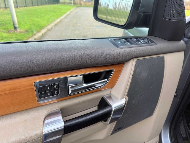 Land rover discovery 3.0 sdv6 black&white automaat; 52-rsv-1 - afbeelding 28 van  30