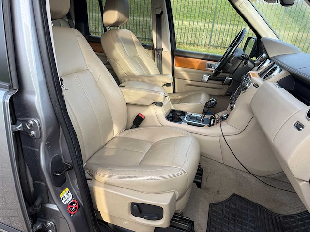 Land rover discovery 3.0 sdv6 black&white automaat; 52-rsv-1 - afbeelding 30 van  30