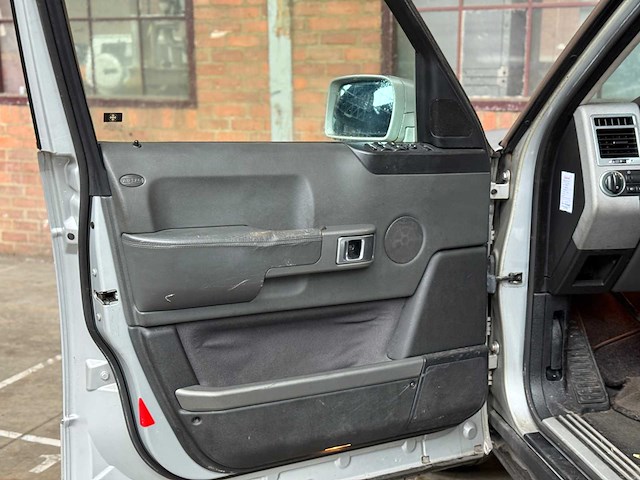 Land rover range rover 4.4 v8 vogue 286pk 2002, 67-sj-ds youngtimer - afbeelding 24 van  59