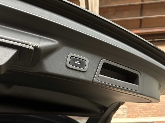 Land rover range rover velar 2.0 i4 awd r-dynamic se 241pk 2017 (origineel-nl), px-296-f - afbeelding 33 van  46