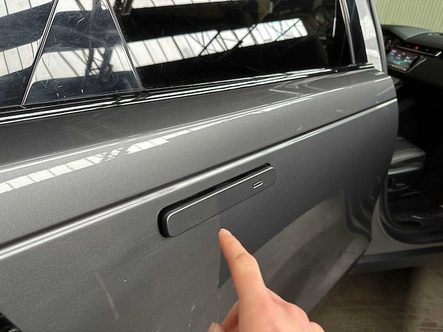 Land rover range rover velar 2.0 i4 awd se 179pk 2018, t-940-tj - afbeelding 1 van  1