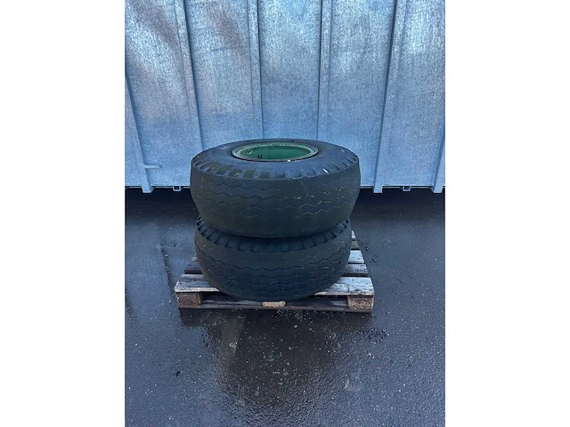 Landbouwbanden met velg 8-gaats (2x) - afbeelding 2 van  3