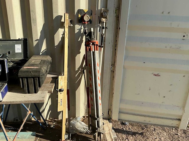 Landmeetapparatuur - afbeelding 1 van  4