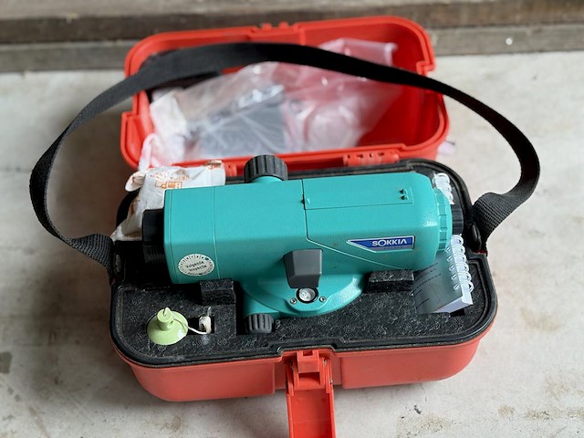 Landmeetinstrument sokkia - afbeelding 1 van  2