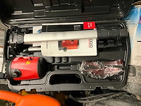 Landmeter en divers - afbeelding 1 van  4