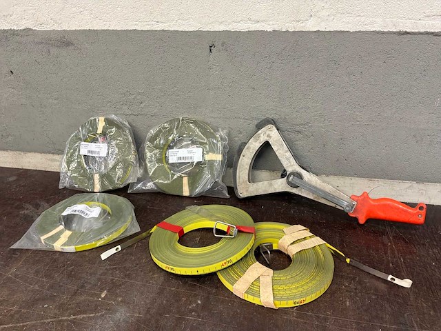 Landmeter met meetlinten (8x) - afbeelding 3 van  10