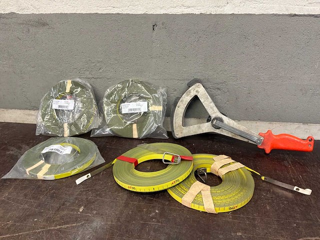 Landmeter met meetlinten (8x) - afbeelding 5 van  10