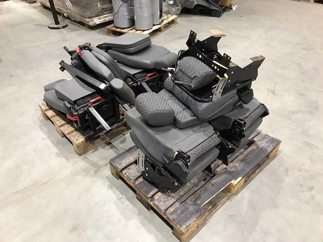 Landrover stoelen - afbeelding 1 van  7