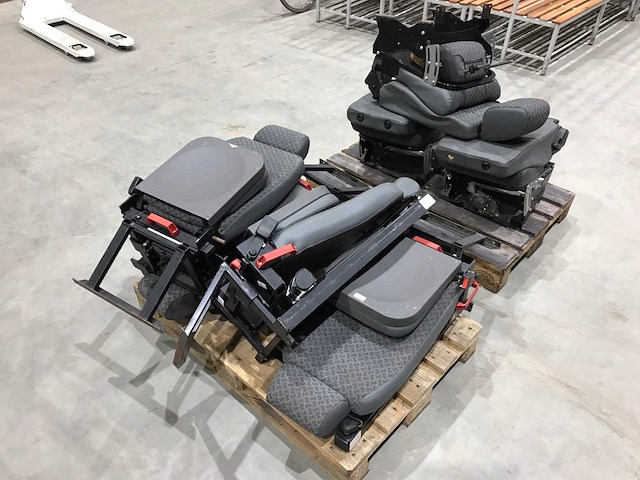 Landrover stoelen - afbeelding 3 van  7