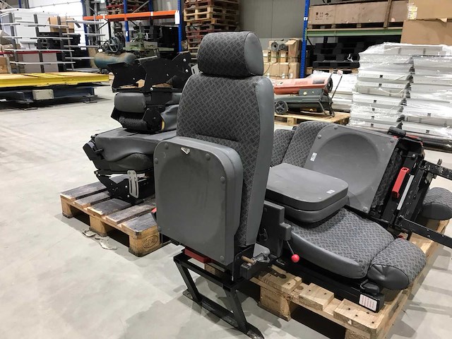 Landrover stoelen - afbeelding 4 van  7