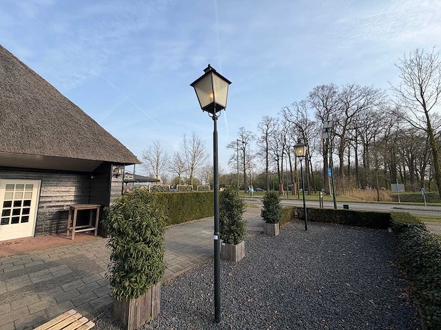 Lantaarnpaal met koperen windlicht (2x) - afbeelding 1 van  3