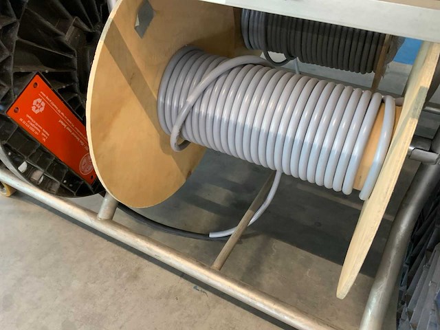 Lapp, draka lineax, ölflex krachtstroom kabel op verrijdbaar haspelrek - afbeelding 19 van  19