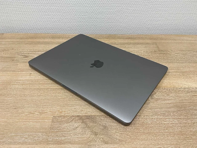 Laptop - apple inc. - mac14,7 - afbeelding 1 van  4