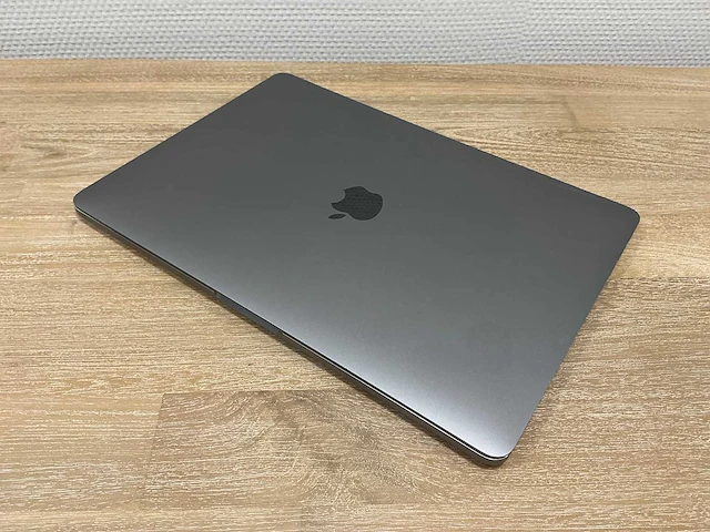 Laptop - apple inc. - mac14,7 - afbeelding 1 van  4