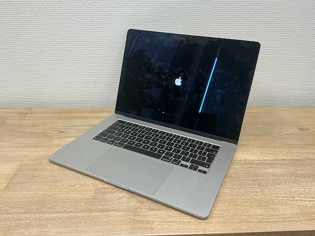 Laptop - apple inc. - mac16,13 - afbeelding 2 van  4