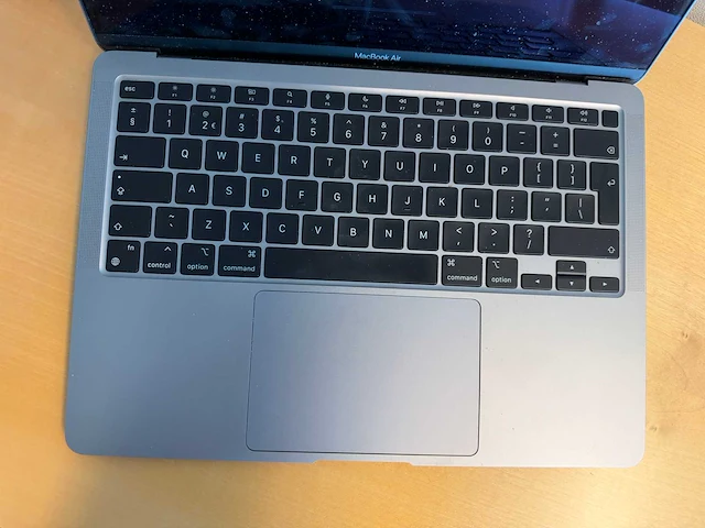 Laptop - apple inc. - macbookair(2020, m1) - afbeelding 2 van  6