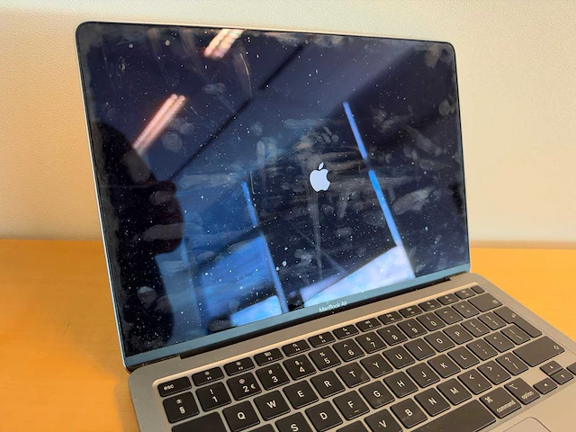 Laptop - apple inc. - macbookair(2020, m1) - afbeelding 3 van  6