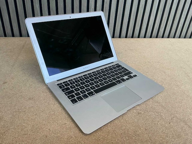 Laptop - apple inc. - macbookair7,2 - afbeelding 1 van  4